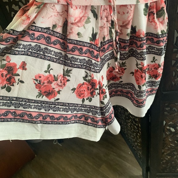 Pink Floral Romper (Never worn) - Picture 4 of 5